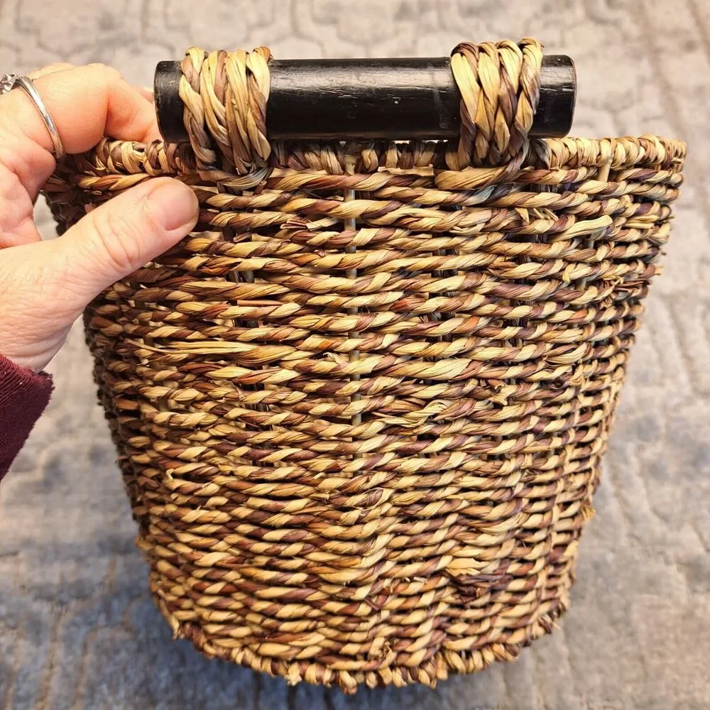 WICKER BASKET WITH WOODEN HANDLES MEDIUM TAN BROWN WOVEN OVAL WOODEN BOHO DECOR